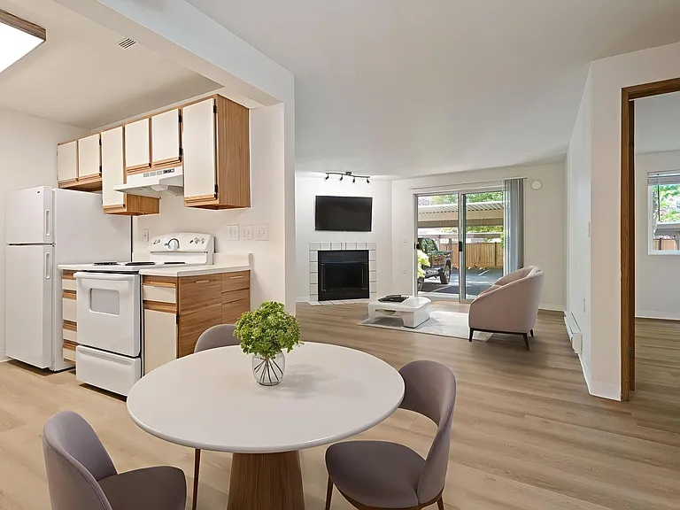 Glenbrook Apartments — Photo 19