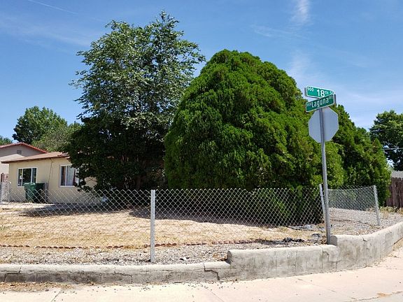 2nd image of 1800 N Laguna Ave