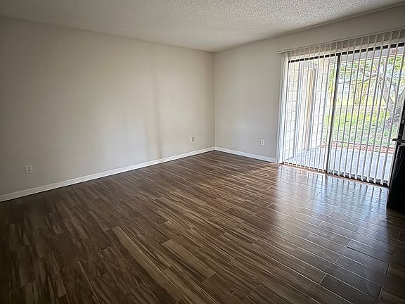 3rd image of 5550 Decatur St