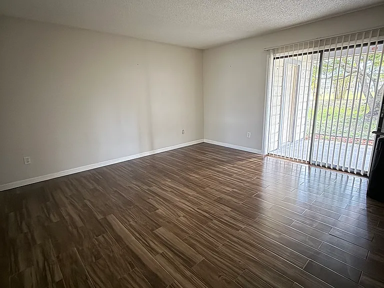 5550 Decatur St — Photo 3