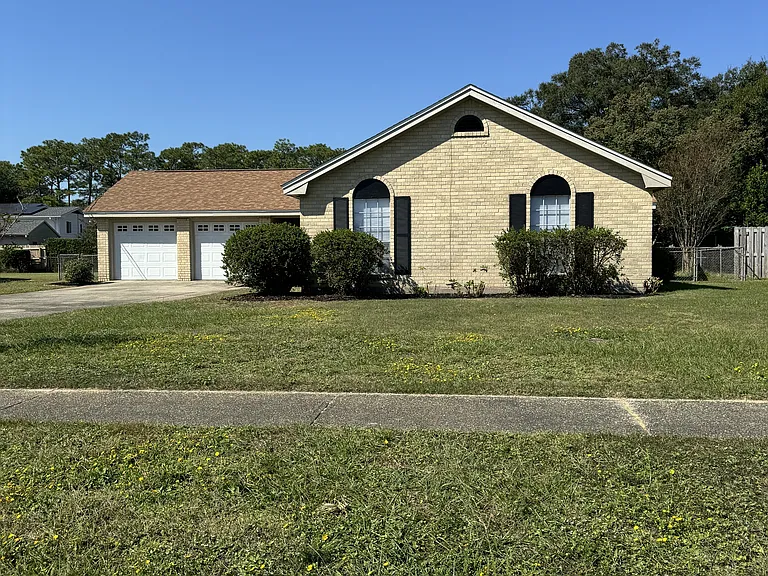 5941 Leesway Blvd — Photo 2