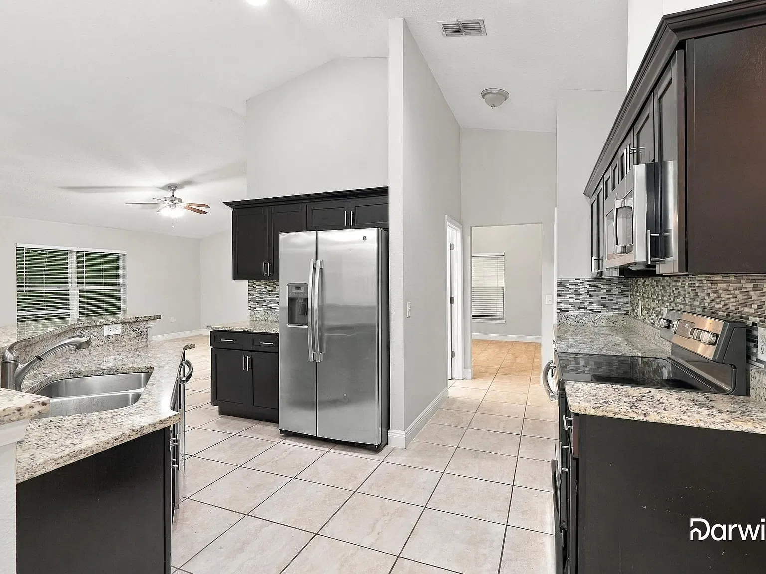4 bed, 3.0 bath, 1999 sqft, $2,075 — Photo 4