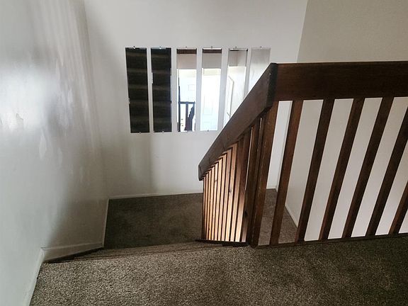4th image of 10 Nicholas Ct
