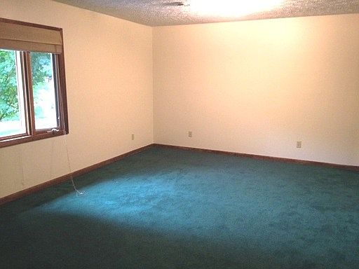 3rd image of 120 Lake View Dr APT 3