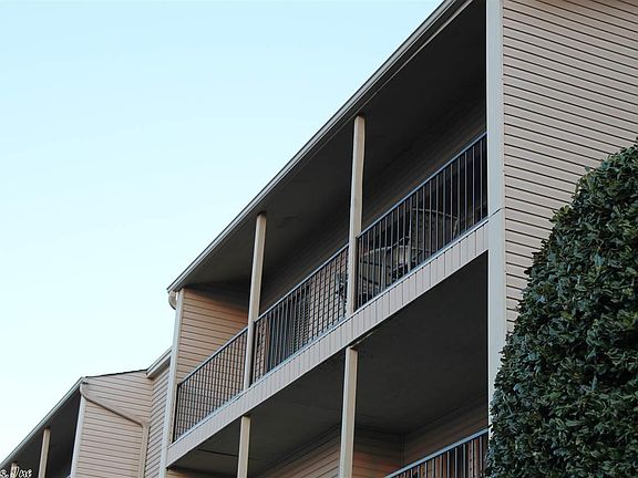 2nd image of 120 Catalina Cir