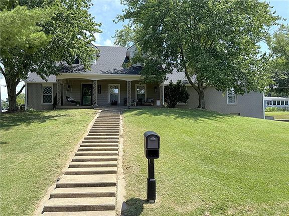 4th image of 1601 Maple St