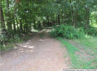 988 Flag Lake Rd, Sarah, MS 38665