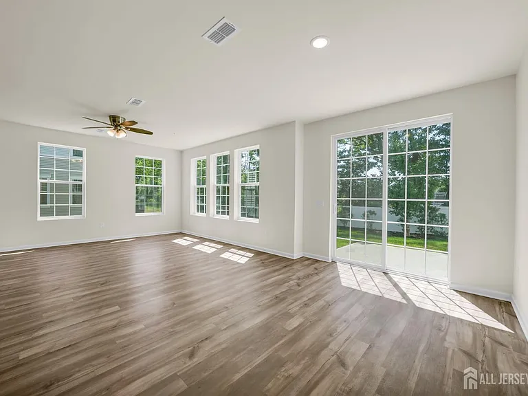 228 Park Ln — Photo 10