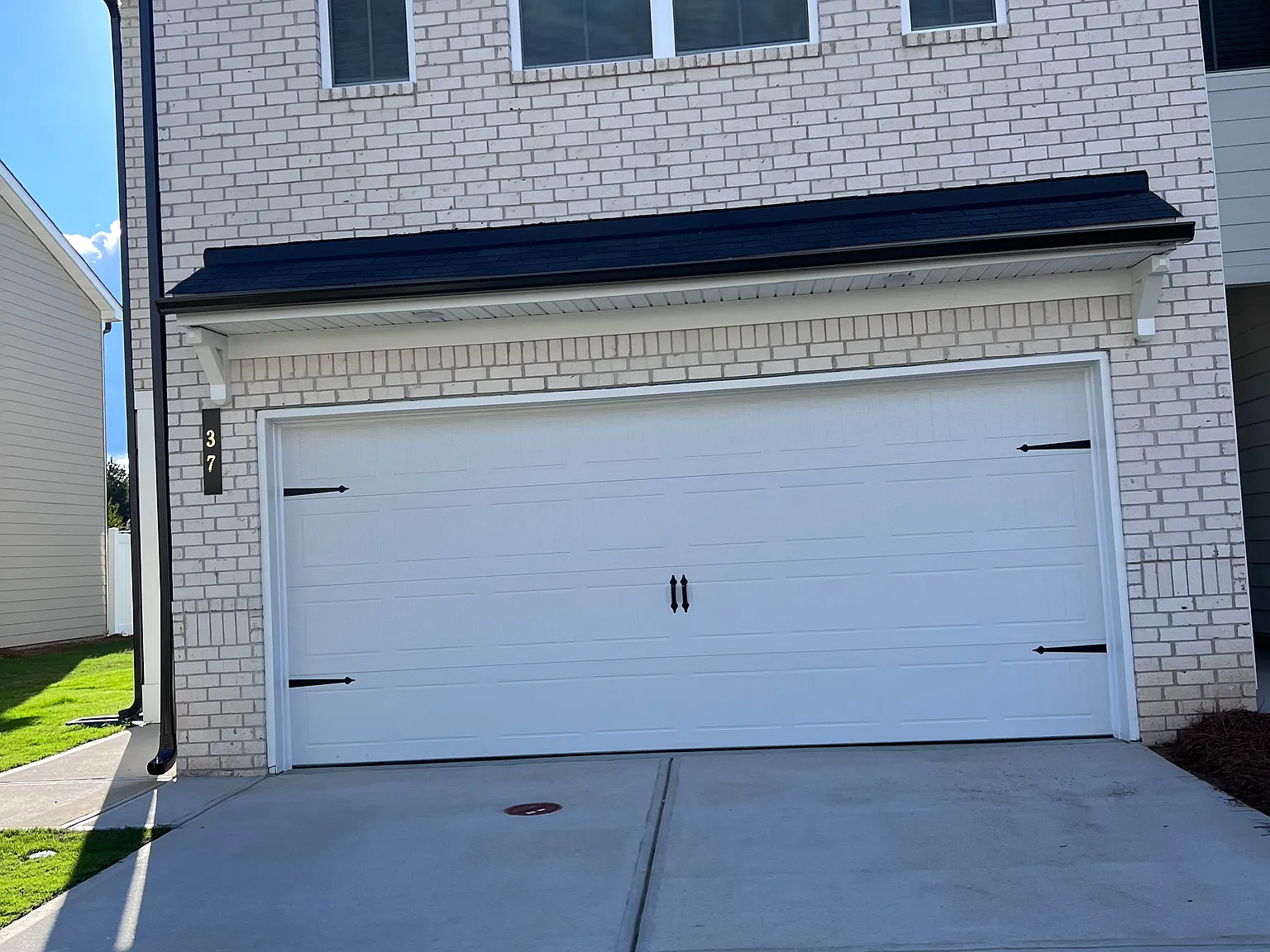 3 bed, 2.5 bath, 1842 sqft, $2,100 — Photo 1