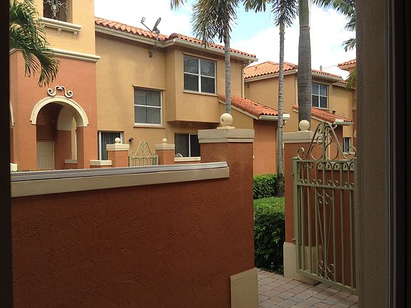 5th image of 4915 Spinnaker Dr