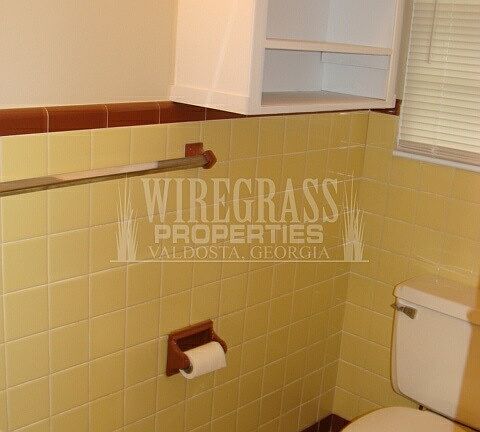 4th image of 2107 Hillcrest Dr
