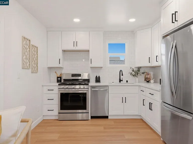3214 California St #2 — Photo 12