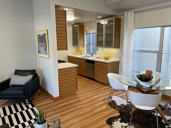 2nd image of 515 N San Vicente Blvd