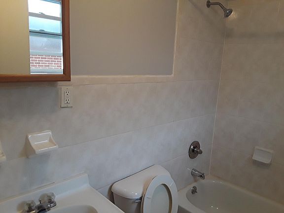 3rd image of 1912 Lacombe Ave #3