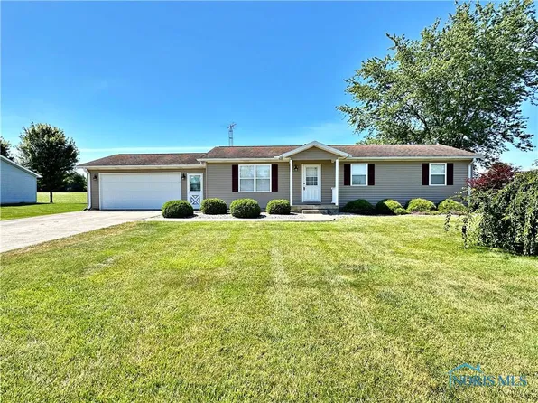 420 Autumnwood Dr, Tiffin, OH 44883