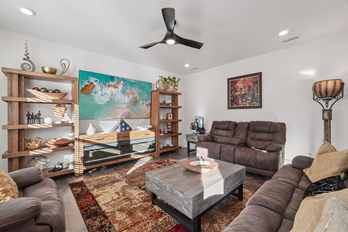 next background image