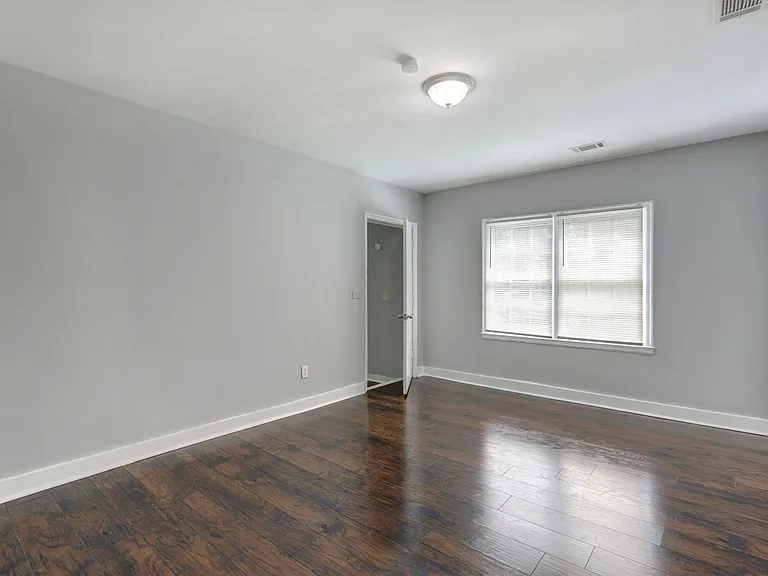 1814 E 39th St — Photo 3