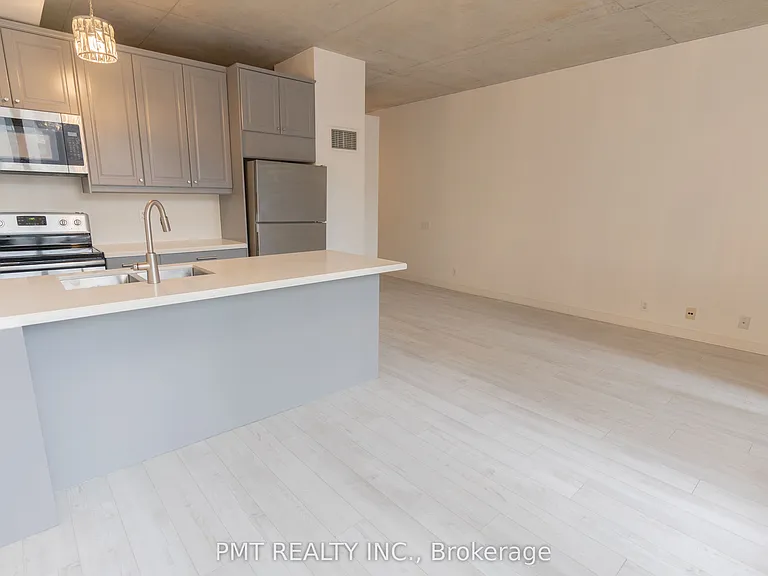 36 Charlotte St #401 — Photo 3