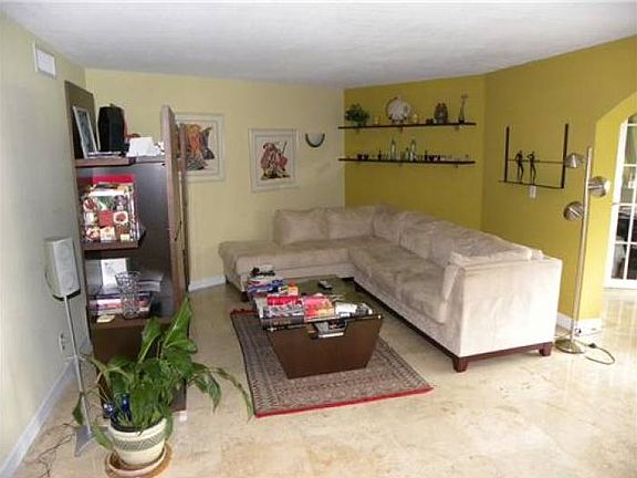 3rd image of 3980 Oaks Clubhouse Dr APT 112