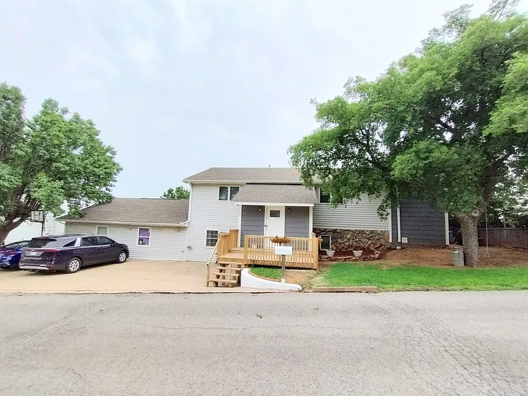 730 Thunderbird Rd — Photo 11