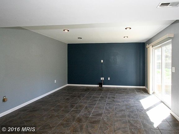 4th image of 568 Thunderbird Dr