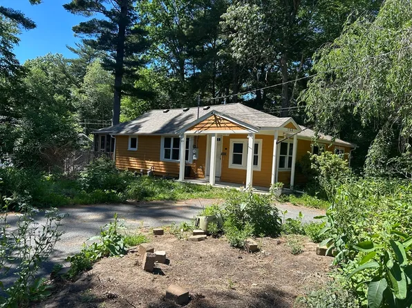 154 Lingan St, Halifax, MA 02338