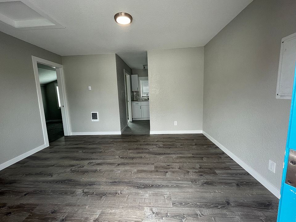 1 bed 1 bath flat living room