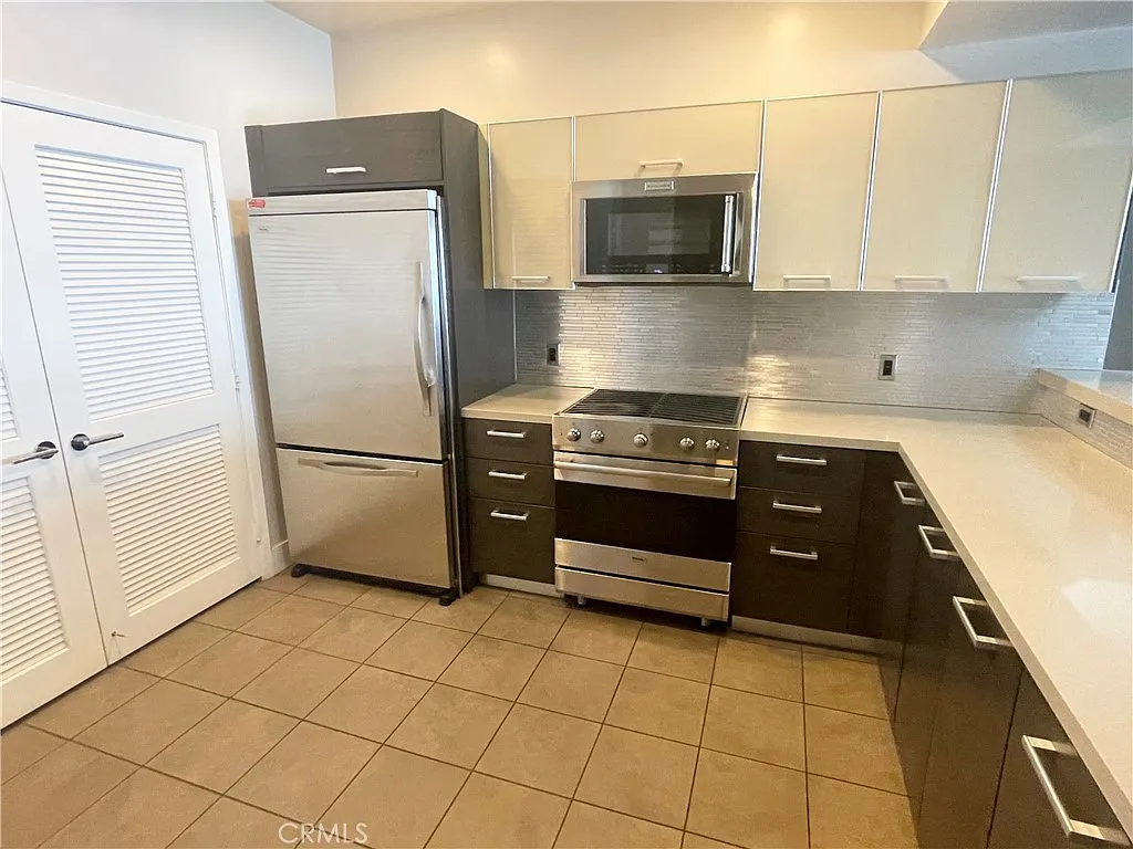 3 bed, 1710 sqft, $4,900 — Photo 3