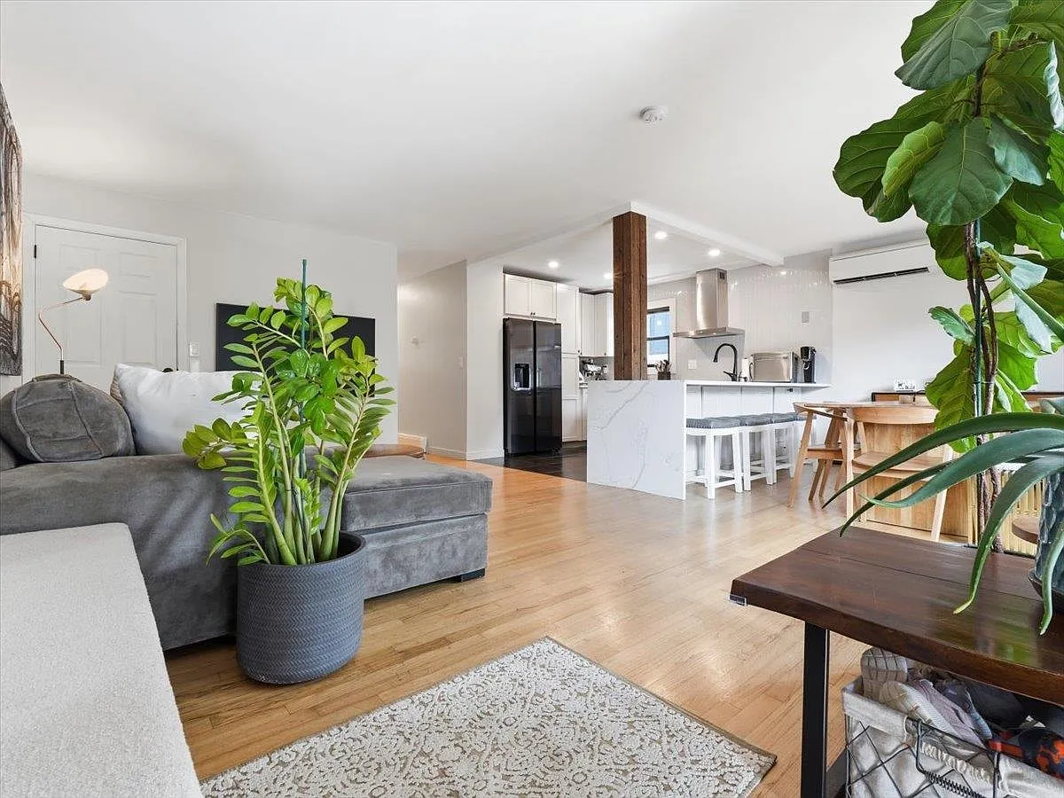 3 bed, 1.0 bath, $3,700 — Photo 2