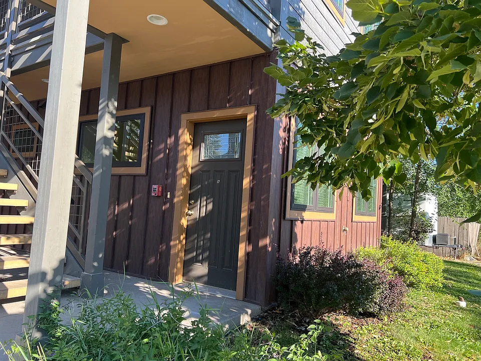 105 Inez St