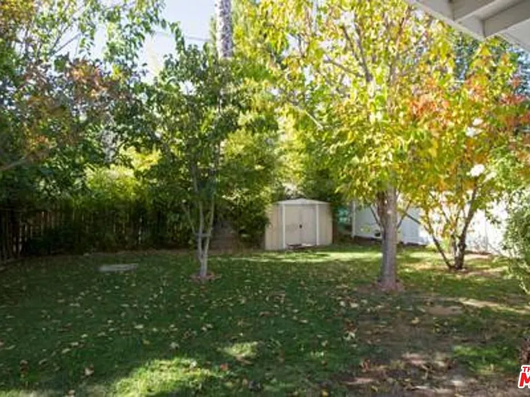 5049 Serrania Ave — Photo 24