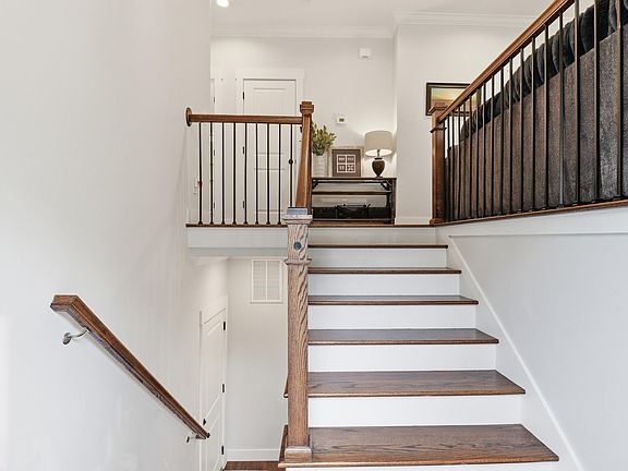 3rd image of 1020 Fernway Rd