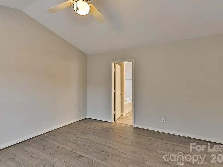 8946 Chalkstone Rd — Photo 31