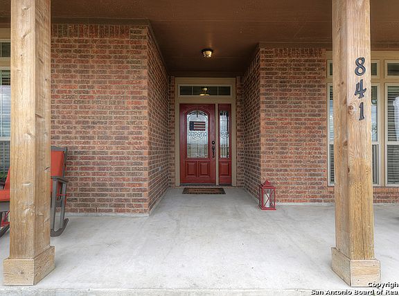 3rd image of 841 Watson Ln W
