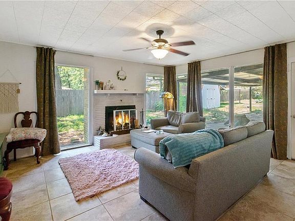4th image of 406 Calhoun Dr