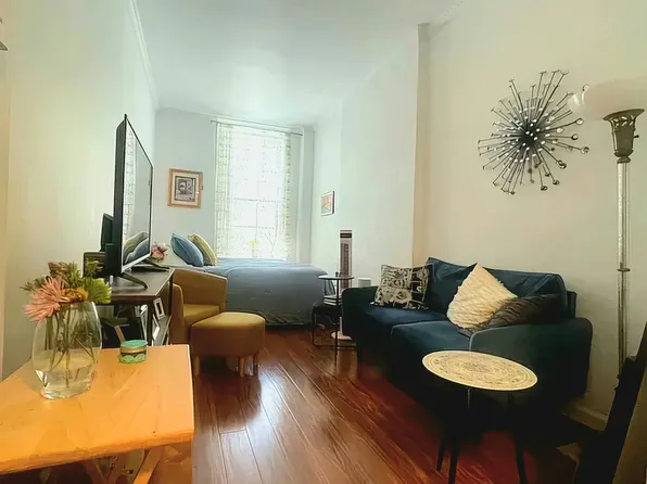 247 East 52nd Street image 1 of 6