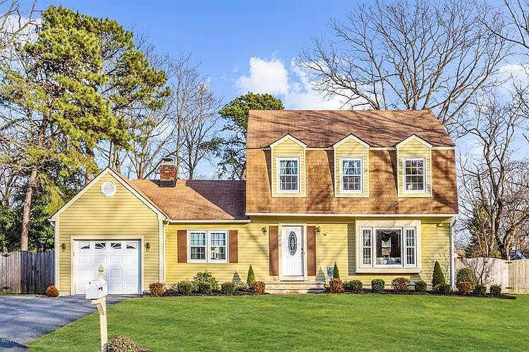 1st image of 117 Stone Hedge Dr