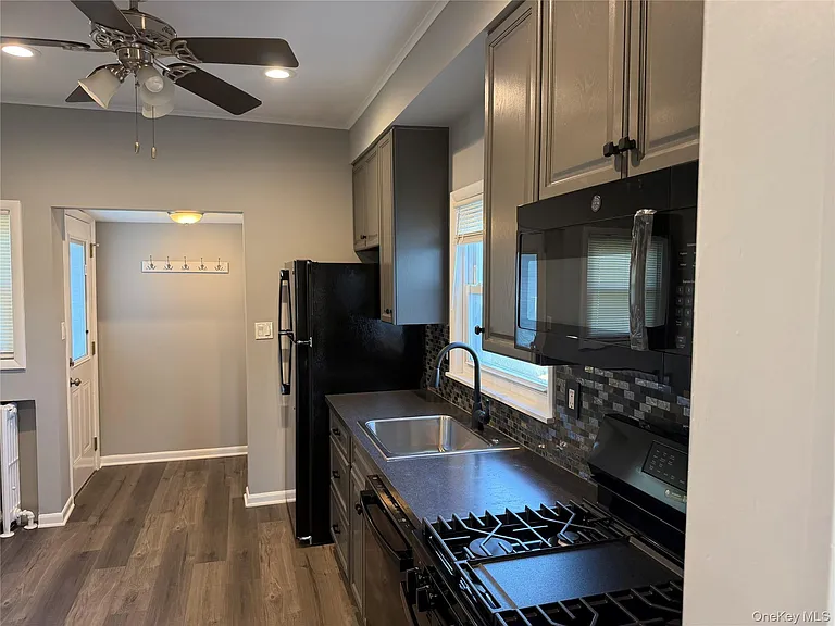 671 Main St #1 — Photo 9