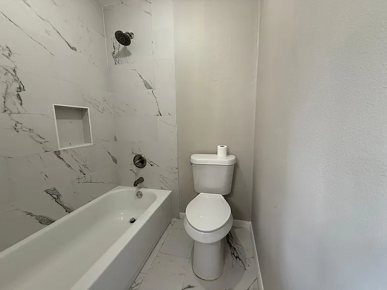 2501 Yoakum Blvd #15 — Photo 12