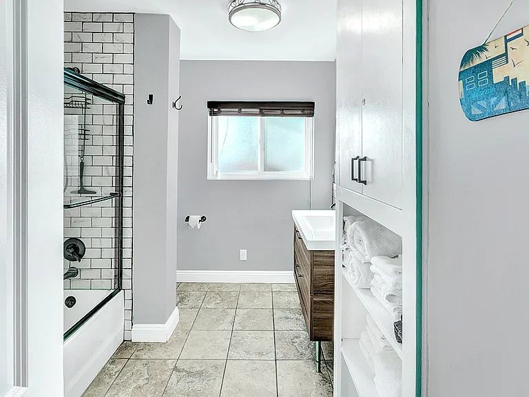 W 35th Pl — Photo 8