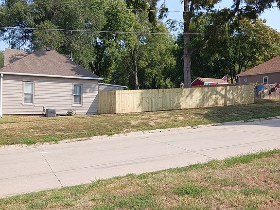 2nd image of 802 Dubuque St