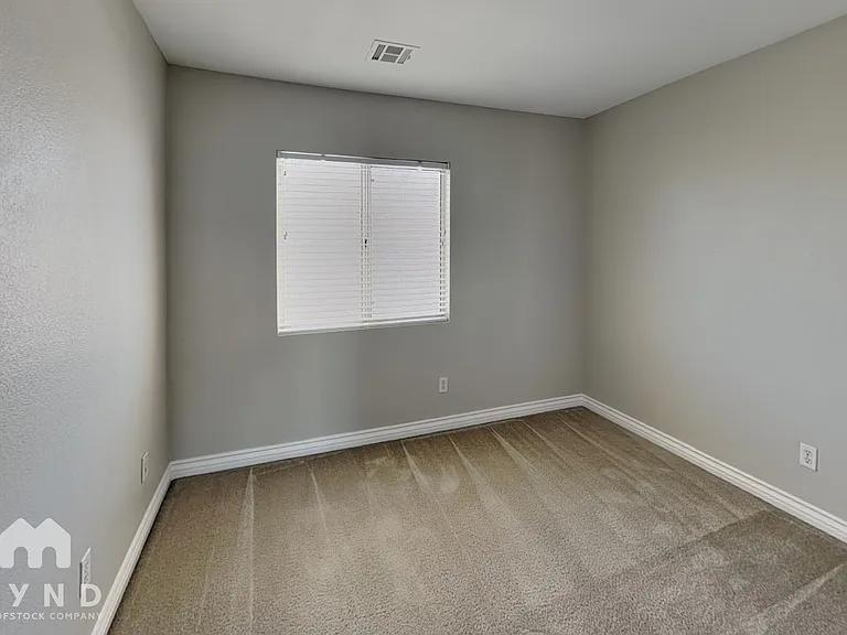 695 Emerald City Ave — Photo 11