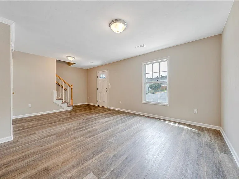6852 Woodcreeper Dr — Photo 2