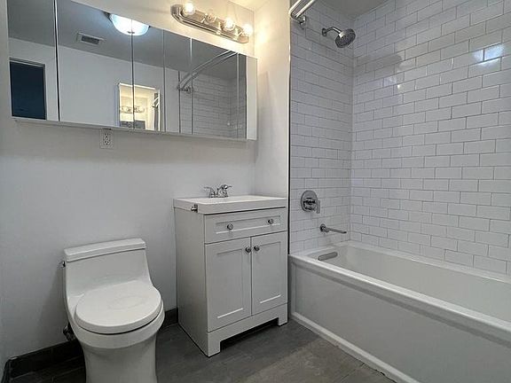 5th image of 2553 38th St #4C