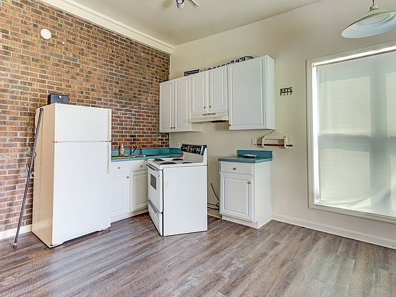 3rd image of 5746 Marguerite Dr APT F