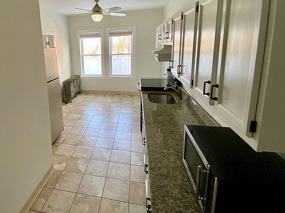 Eat-in kitchen