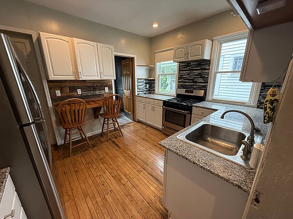 4th image of 157 Loring Ave #1