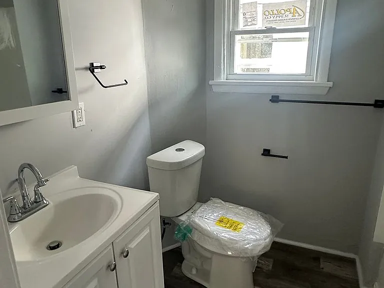 8002 Jeffries Ave — Photo 3