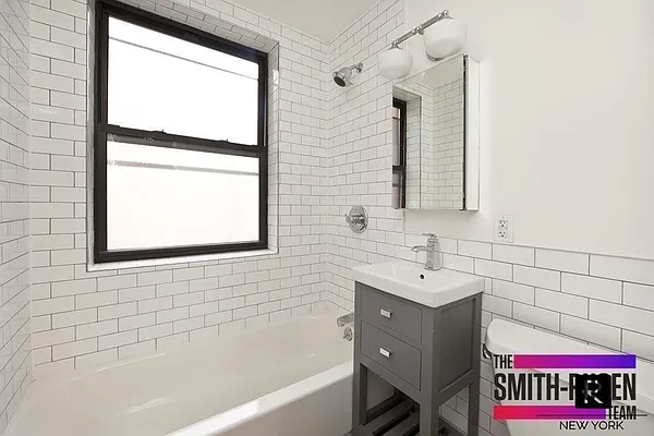 Rented by R New York | media 33