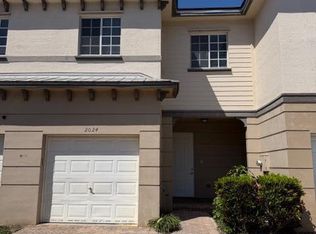 2024 Freeport Ln, Riviera Beach, FL 33404